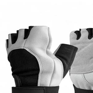 Gants de sport personnalisés noirs pour la gym, demi-doigts, pour l'entraînement et la protection des doigts - Product Image 2