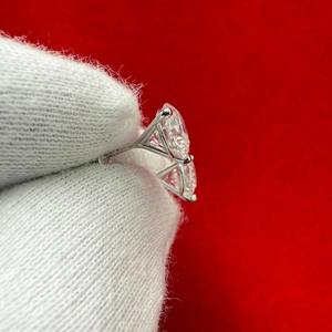 Pendientes Clásicos de Perlas de Agua Dulce para Mujer, Corte Redondo, con Moissanita, Plata 925 - Product Image 3