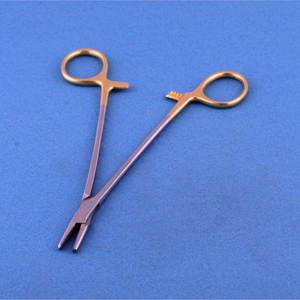 ที่จับเข็มสเตนเลสสตีล Mayo-Hegar ขนาด 18 ซม. พร้อมที่ใส่เข็ม TC อุปกรณ์ผ่าตัด ได้รับการรับรองมาตรฐาน CE สำหรับใช้ในโรงพยาบาล - Product Image 1