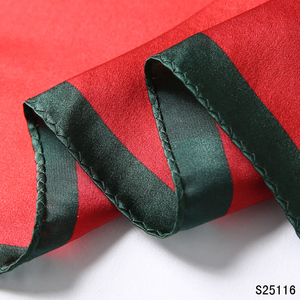 Foulard carré en soie à motif floral, design OEM, pour femme, en satin, faible MOQ, 100 % soie - Product Image 5