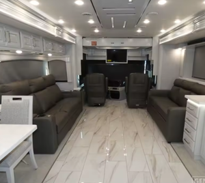 Autocaravanas de Lujo Confortables 2024 2023 2025 Fleetwood Palisade 4-5DS Euro 6 Emisión 4-6 Pasajeros - Product Image 3