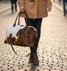 Sac de voyage en cuir de vachette fait main avec poils, sac de week-end, sac fourre-tout, fermeture éclair, portable LHDB-0055 - Product Image 1