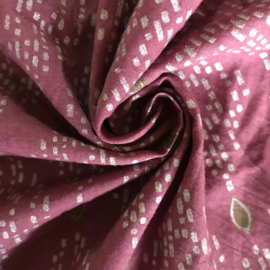 Tela de algodón estampada a mano con motivos dorados |   Textil Étnico Indio Estampado para Prendas de Vestir - Product Image 2