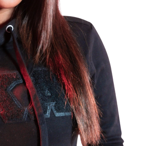 Robe à capuche en chenille AKA Blackout pour femme, noire, avec lettres brodées, manches longues, style décontracté, pour sororité et streetwear - Product Image 4