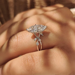 Bague de fiançailles vintage en moissanite taille marquise et taille ronde, en argent 925 plaqué rhodium jaune pour femme - Product Image 3