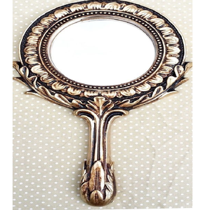 Loupe de bureau moderne sans bordure sur un élégant support trépied argenté et doré ; décoration de bureau chic disponible à prix de gros. - Product Image 5