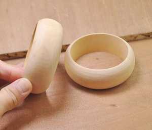 MN Exports Wooden Cuff <b>Bangles</b> <b>Set</b> Classic Unisex Christian Imitation Pearl Natural Finish Shape Party Occasion Uttar Pradesh - Product Image 5