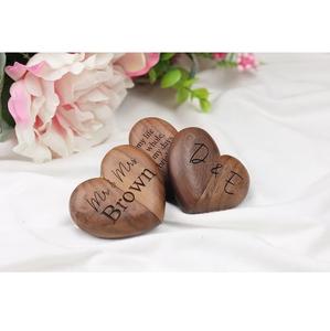 Caja de Anillos de Madera de Nogal con Forma de Corazón Personalizada al por Mayor, Caja de Madera Grabada para Anillos de Boda, Caja de Regalo Magnética para Joyería de Compromiso - Product Image 1