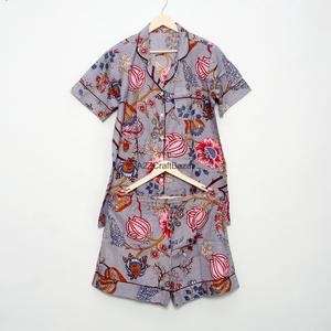 Ensemble de pyjama pour femmes en coton 100% pur à manches courtes et col en V avec cordon de serrage - Vêtements de nuit doux, à séchage rapide et respirants - Product Image 1