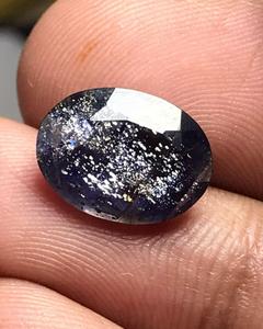 Iolite pierre de soleil facettée naturelle bleue chatoyante, coupe ovale. - Product Image 2