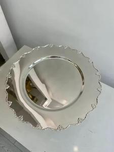 Support à gâteau rond en acier inoxydable fait main avec bord festonné, compatible congélateur, plus de 20 pièces - Product Image 3