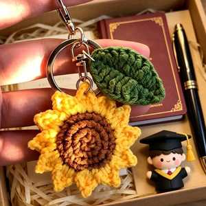 Porte-clés tournesol au crochet fait main, pendentif fleur tricoté en fil, breloque de sac portable, accessoire cadeau - Product Image 5