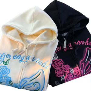 Sweat à capuche noir 100 % coton imprimé, motif brodé en relief, en molleton bouclette, technique délavée, coupe oversize pour l'automne - Product Image 1