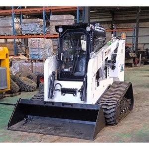 Minicargadora Ts100 confiable, diseñada para ofrecer un funcionamiento suave, un rendimiento potente y un excelente control para profesionales. - Product Image 2