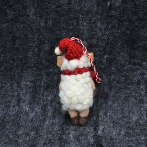 Figura Navideña de Cordero de Lana Hecha a Mano con Gorro Rojo y Bufanda, Decoración de Interior, 3.9 Pulgadas de Altura, Estilo Tradicional - Product Image 6