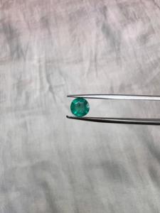 Émeraude naturelle 0,65 ct taille poire, pierre précieuse verte, pour la fabrication de bagues, pendentifs et bijoux, vente en gros - Product Image 1