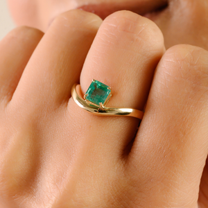 Bague en or jaune massif 14 carats avec pierre précieuse naturelle à 100 %, émeraude 5x5 mm, design simple, bande ondulée, produit le plus vendu, pour elle - Product Image 4