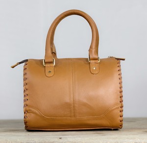 Bolsa de Viaje Speedy 100% Cuero Genuino con Panel de Piel de Vaca y Detalle Floral, Color Marrón con Borlas Blancas, Estilo Casual, Cierre de Cremallera - Product Image 2