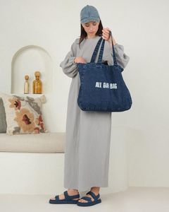 Sacs fourre-tout robustes en jean bleu pour usage commercial, sacs à bandoulière multi-poches en tissu de coton pour femmes, idéaux pour les voyages et l'école, vente en gros - Product Image 3