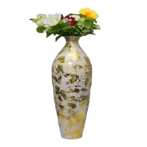 Blanc et doré coloré en gros moderne Europe rayures verticales Design blanc grand vase à fleurs décoration de la maison Vases en métal décor - Product Image 1