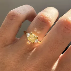 Anillo de Compromiso de Oro Amarillo Macizo con Corte Cojín, Anillo de Diamantes de Tres Piedras, Zafiro Amarillo Canario, Regalo de Aniversario para Mujeres Elegantes - Product Image 1
