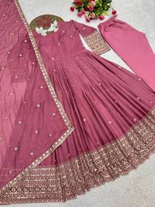 Traje Anarkali color malva para mujer, Salwar Kameez pakistaní con bordados elaborados, vestido largo con dupatta, para bodas y fiestas. - Product Image 3
