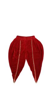 Top de terciopelo adornado con mangas largas y dupatta con dhoti rojo liso (Conjunto) - Product Image 2