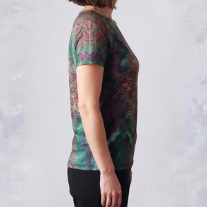 Nuevas camisetas de entrenamiento elegantes y modernas, recién llegadas, de manga corta, tela elástica, ajuste informal, para mujer. - Product Image 3