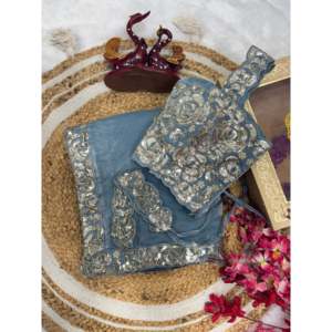 Sari de Diseño Hecho a Mano para Fiestas, Organza Bordada con Estampado Floral, Cordones, Lentejuelas y Borde de Encaje - Product Image 1