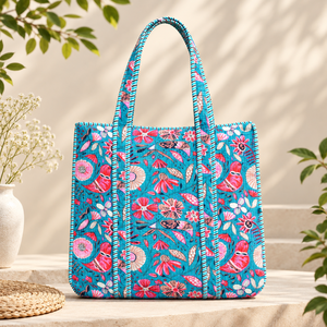 Sac fourre-tout en coton matelassé fait main, motif ethnique imprimé à la main aux couleurs vives - Product Image 1