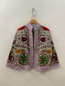 Chaqueta de invierno hecha a mano unisex con bordado floral Suzani estilo bohemio vintage a prueba de viento y transpirable relleno de algodón - Product Image 5