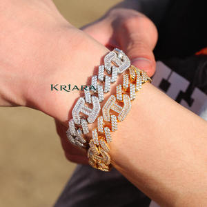 กำไลข้อมือคิวบาผู้ชายชุบทอง 18K คุณภาพส่งออก ประดับเพชรทรงบาแกตต์เพาะเลี้ยงในห้องปฏิบัติการ เครื่องประดับหรูหรา ราคาขายส่ง - Product Image 4