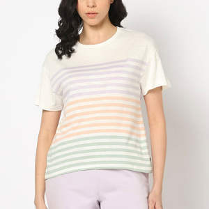 Elegantes camisetas de algodón de media manga para oficina o uso casual. Camisetas con cuello redondo para mujer, hechas con 100% algodón. - Product Image 1