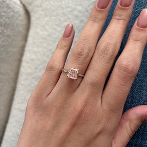 Bague en diamant rose intense fantaisie radiant de 2 carats, cultivé en laboratoire, bague solitaire rose bébé unique, certifiée IGI - Product Image 6