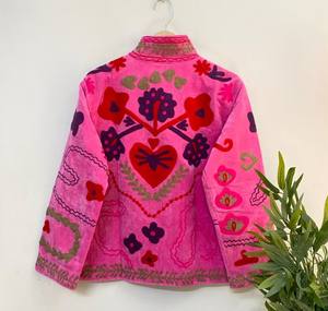 Veste en velours brodée de style indien Suzani |   Vêtements d'hiver matelassés pour mariage, festival, fête, vacances. - Product Image 2