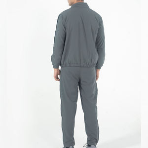 Veste de survêtement grise pour homme avec fermeture éclair intégrale, col montant, poches latérales, respirante, décontractée, coupe classique, saison printemps - Product Image 2