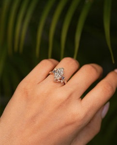 Bague de fiançailles en diamant de laboratoire de type marquise néerlandaise, bijoux de mariée vintage d'inspiration florale et naturelle avec pierre d'accent bleue pour femme - Product Image 5