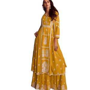 Costume Sharara avec broderie de fil blanc en rayonne lourde de créateur - Product Image 1