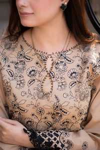 Salwar Kameez de Algodón Beige Bordado para Mujer, Estilo Tradicional Étnico de India y Pakistán, Largo hasta el Suelo, Corte Regular, para Bodas - Product Image 3