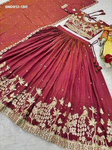 ชุดอินเดียแบบหนักแน่น NC Vichitra พร้อมงานปักดิ้นและงานปักด้ายแบบประณีต ชุดเลเฮนกา-โชลีสำเร็จรูปจากซัพพลายเออร์ในอินเดีย - Product Image 5