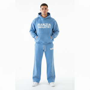 Sweat à capuche Ranzia grande taille entièrement zippé avec strass et broderie vieillie, et pantalon de survêtement zippé, avec patch Ranzia personnalisé en strass écologique - Product Image 1