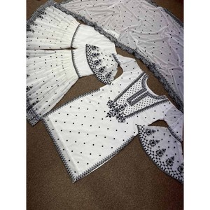 ENSEMBLE DESIGNER TOP BAS AVEC BRODERIE DUPATTA WORK FÊTE WEAR PLEINE COUTURE BLANC - Product Image 1