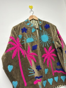 Veste bomber en velours premium brodée Suzani pour femmes, faite à la main, style bohème ethnique, florale, écologique, légère, indienne, automne-hiver - Product Image 4