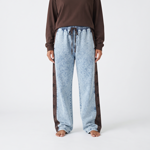 Pantalon de jogging ample en coton pour femme, coupe oversize, avec imprimé étoiles délavé à l'acide et rayures latérales, style streetwear personnalisé - Product Image 1