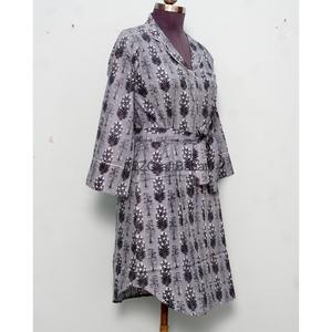 Camisa Larga Estilo Kimono con Estampado Floral 100% Algodón Puro para Mujer, Abertura Frontal, Cuello en V, Manga 3/4, Corte Ajustado, con Botones - Product Image 5