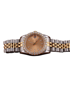 Montre de qualité supérieure entièrement sertie de diamants, personnalisée avec un cadran blanc or clair et brun clair, sertie de diamants Moissanite. - Product Image 1