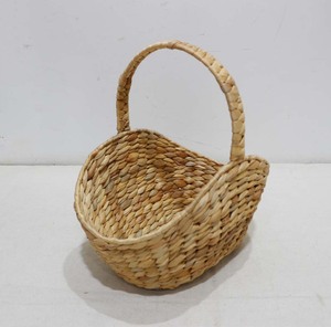 Cesta de Almacenamiento Decorativa de Jacinto de Agua Tejida a Mano, Cesta de Picnic con Asa Alta para Picnics y Organización del Hogar - Product Image 1