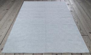 Tapis en laine écologique fait main avec motif géométrique bleu et ivoire, tapis tissé à la main antidérapant à tissage plat pour salon - Product Image 2