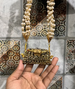 Mini pochette élégante avec travail Kundan et embellissements raffinés, idéale pour les mariages, les fêtes et les occasions élégantes par f s i - Product Image 5