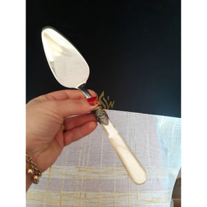 ชุดอุปกรณ์เสิร์ฟเค้กโลหะคุณภาพสูง มีดตัดขนมหวาน สำหรับงานแต่งงาน งานเลี้ยง ครัว โต๊ะอาหาร อุปกรณ์เสิร์ฟขนมอบ และอุปกรณ์เสริม - Product Image 6